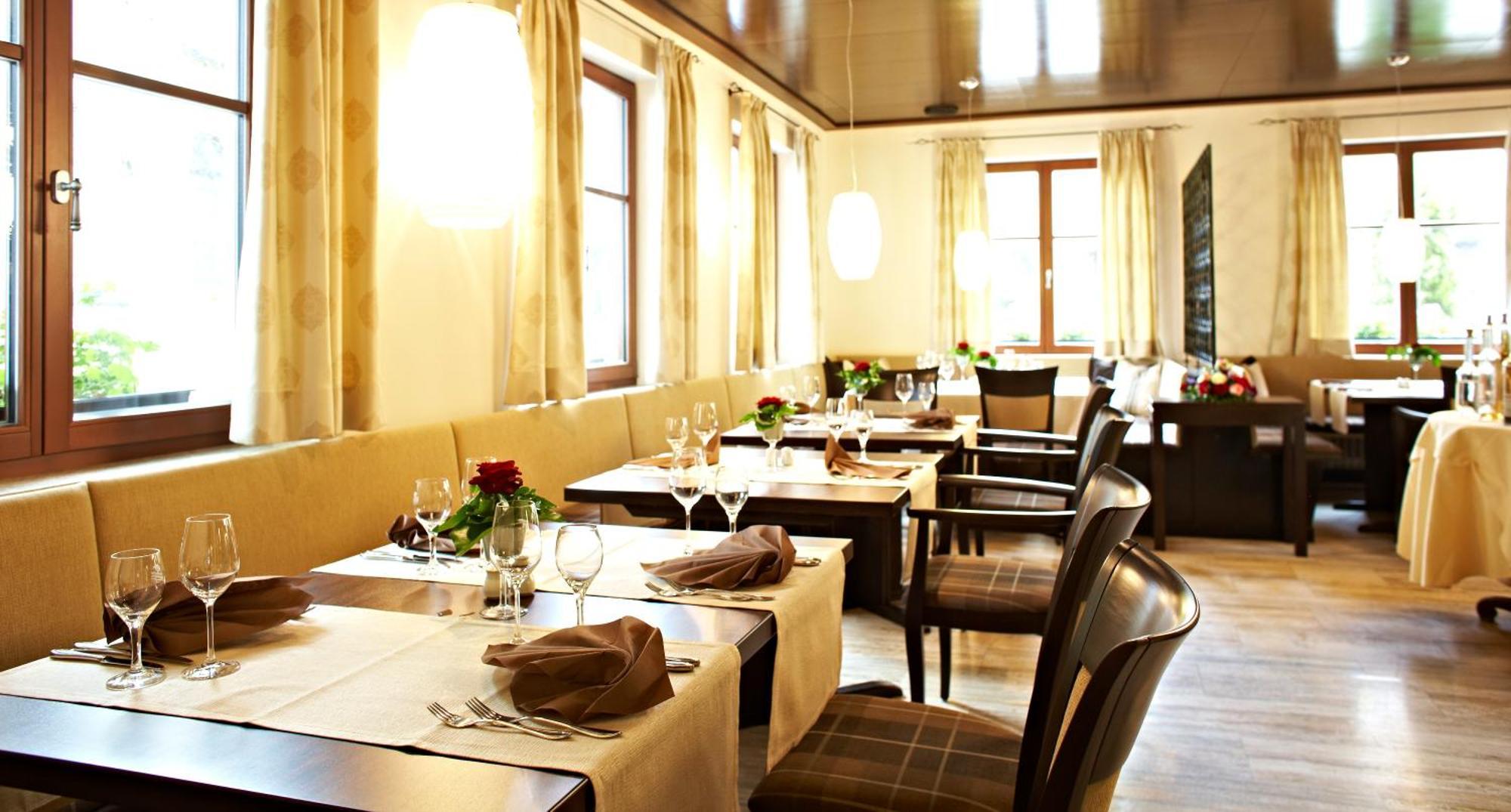 Neuendettelsau Landhotel Sonne מראה חיצוני תמונה