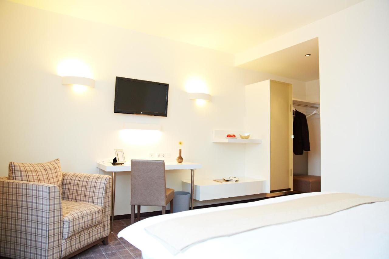 Neuendettelsau Landhotel Sonne מראה חיצוני תמונה